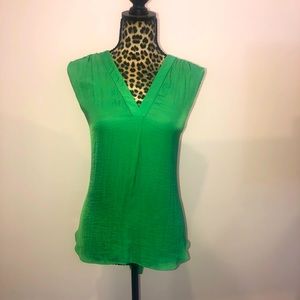 NWT, Vince Camuto silky sleeveless v-neck blouse, size XL
